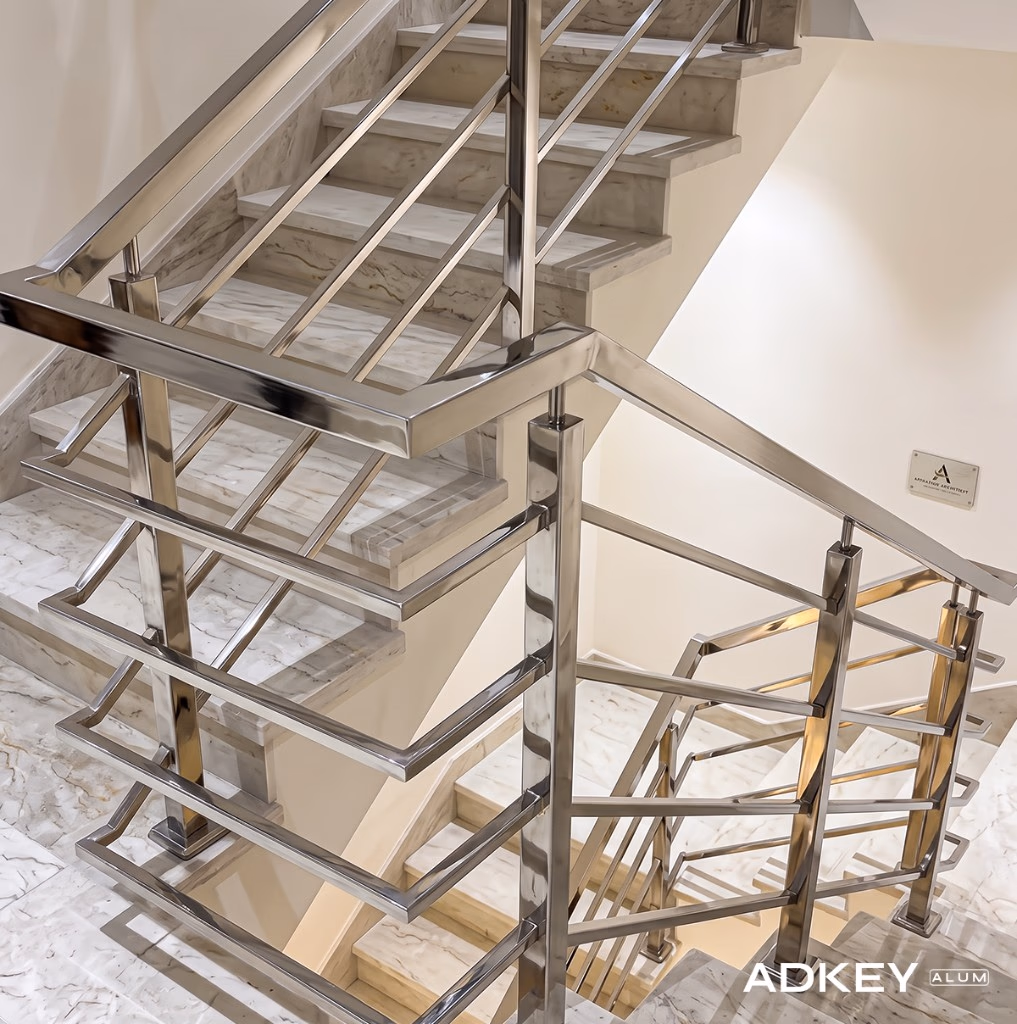 Rampe d'escalier en inox poli à Tanger — AdKey Aluminium menuiserie inox